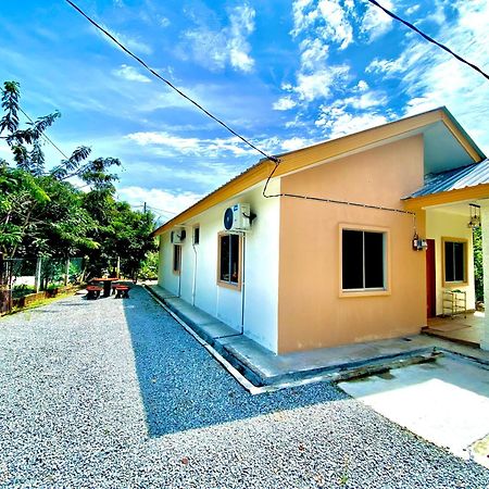 Raees Homestay Kampong Tanjong Minyak 외부 사진